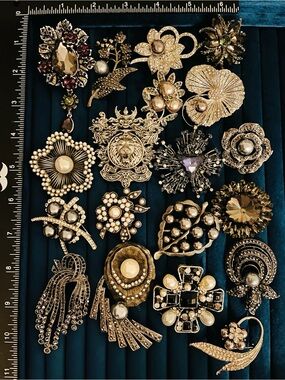 Lot of 20 Black Silver Tone Rhinestone Pearl Brooch Pins Mixed Vintage Style Set